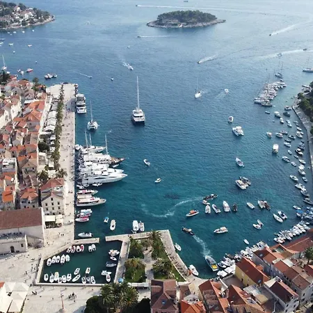 アパート Jesliving Hvar - 2 Bedroom Elegant With Sea View In Historic Center Of フヴァル