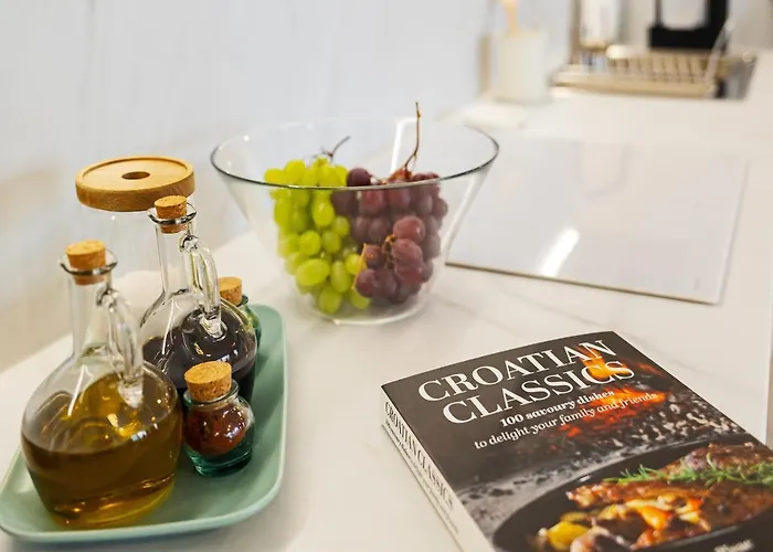 Jesliving Hvar - 2 Bedroom Elegant With Sea View In Historic Center Of *