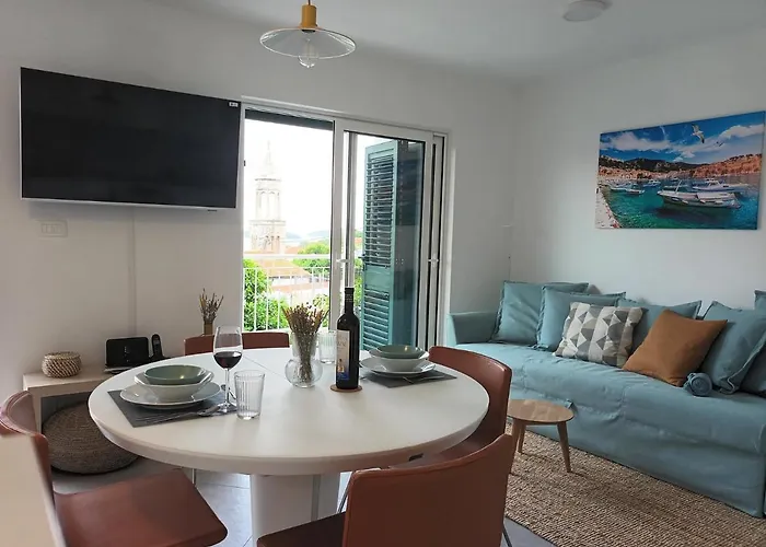 Jesliving Hvar - 2 Bedroom Elegant With Sea View In Historic Center Of アパート