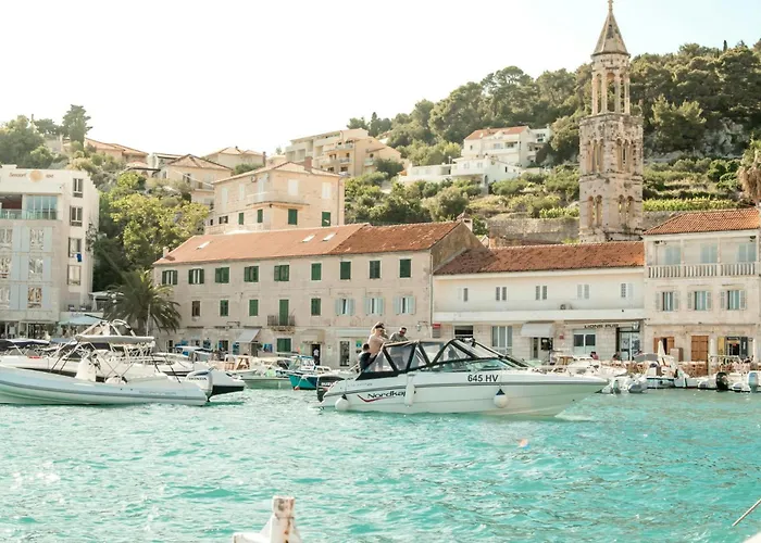 アパート Jesliving Hvar - 2 Bedroom Elegant With Sea View In Historic Center Of