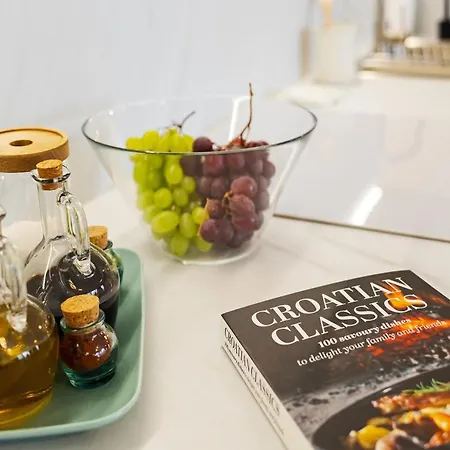 Jesliving Hvar - 2 Bedroom Elegant With Sea View In Historic Center Of *