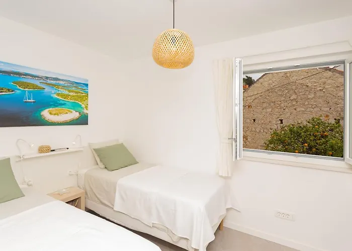Jesliving Hvar - 2 Bedroom Elegant With Sea View In Historic Center Of