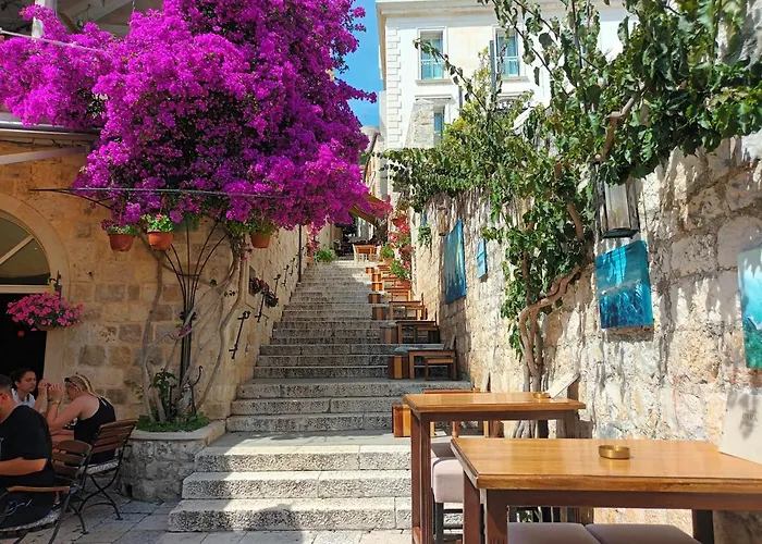 Apartment Jesliving Hvar - 2 Bedroom Elegant With Sea View In Historic Center Of Hvar Town