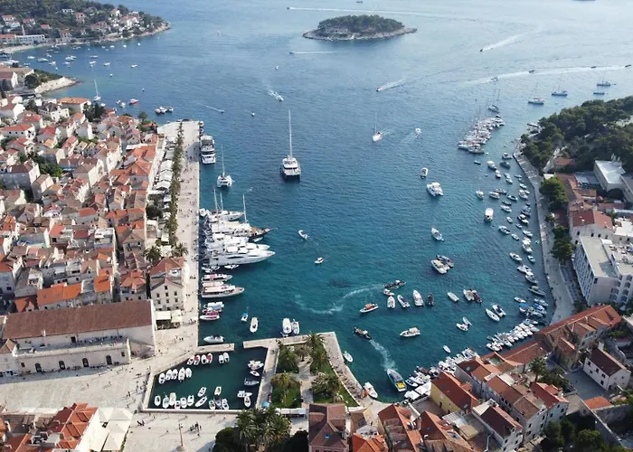 Apartment Jesliving Hvar - 2 Bedroom Elegant With Sea View In Historic Center Of Hvar Town