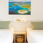 Jesliving Hvar - Elegant 2 Bedroom Apartment Near The Sea In Historic Center Of Hvar Town