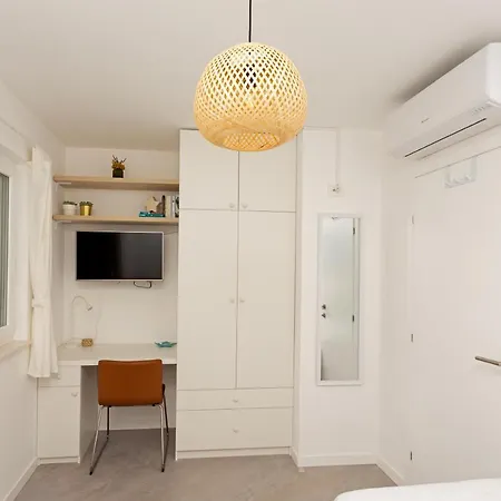 Jesliving Hvar - Elegant 2 Bedroom Near The Sea In Historic Center Of Hvar Town